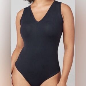 NWT SPANX Womens Classic Black V-Neck tank Bodysuit size M